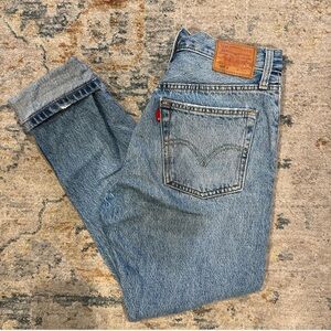 Levi's Classic Straight Women's Jeans in Light Blue